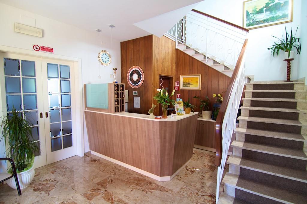 Hotel Villa Tua Риччоне Экстерьер фото