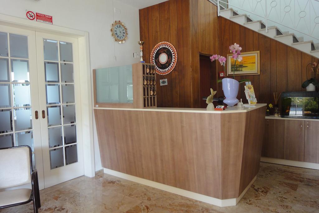 Hotel Villa Tua Риччоне Экстерьер фото