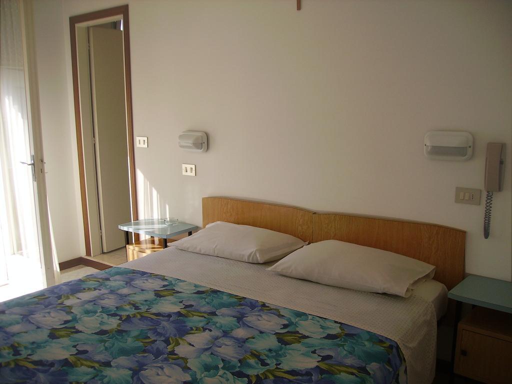 Hotel Villa Tua Риччоне Номер фото